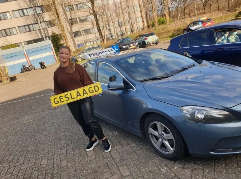 Cailey Biermann geslaagd bij Verkeersschool Pioneers