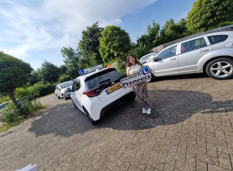 Jana De banana geslaagd bij Verkeersschool Pioneers