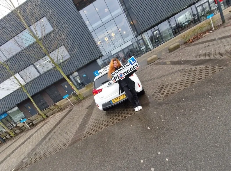 Mera Attlak geslaagd bij Verkeersschool Pioneers